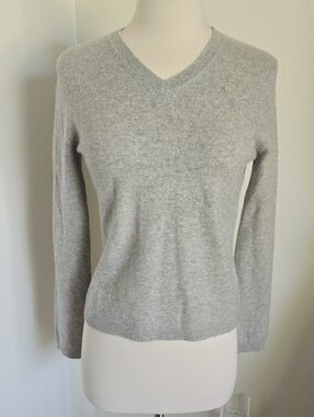 EVIE Light Grey Cashmere V-Neck Sweater